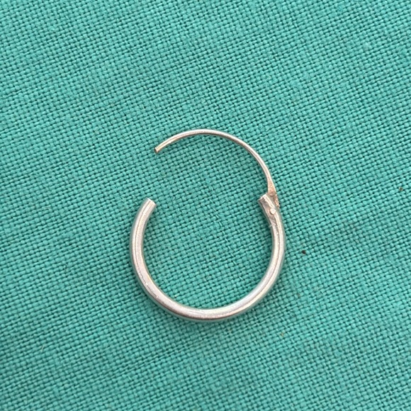 🩶 Sterling Silver Hoop Earrings - Picture 2 of 2